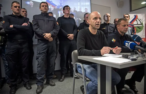 Stavka, ki jo je za januar napovedal Sindikat poklicnih 
gasilcev, bi bila prva samostojna stavka poklicnih gasilcev v 
Sloveniji. 