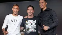 Neymar (levo) bo s PSG-jem poskušal prekrižati načrte Realu in  
Ronaldu (desno), Barcelono in Lionela Messija (v sredini) pa čaka 
že preizkušen izločilni obračun s Chelseajem.