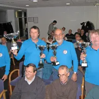 Pokala in medalj se veselijo (z leve) Božo Lovišček, Benjamin 
Jakopič, Matjaž Kavčič in Bogdan Troha.  