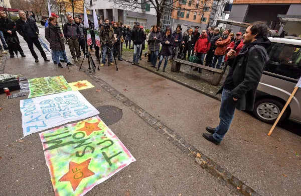Shod ni beležil množične udeležbe; skupaj z vsemi sindikalnimi predstavniki je prišlo kakih 50 ljudi.  