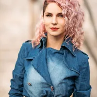 Lea Sirk: “Od nekdaj sem glasbo zelo globoko čutila, je del mene, mojega življenja”