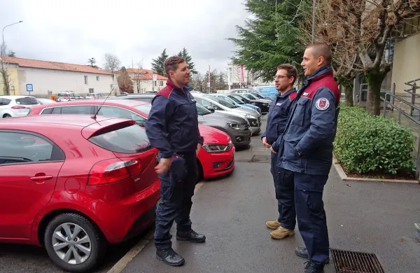 Kristjan Pahor in Sašo Udovič sta se včeraj uvajala v delo z 
Gregorjem Gogičem. 