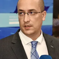 Jure Leben: “Kljub 
pravnim omejitvam 
pripravljamo vse, kar 
je v tem trenutku 
mogoče, da se bo  takoj 
po odločitvi ustavnega 
sodišča začela gradnja. 
Upamo, da bo ustavno 
sodišče prioritetno 
obravnavalo vlogo in 
bomo lahko potem 
nadaljevali s 
projektom.”