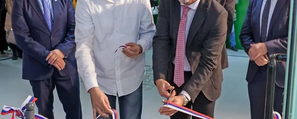 Mediteranski center zdravja so odprli (z leve): Bogdan 
Gabrovec, Boštjan Šimunič, Rado Pišot, Boris Popovič in 
Matjaž Vogrin. 