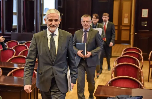 Damijan Florjančič (v ospredju) opozarja, da država sodstvu 
nalaga nove naloge, ne zagotavlja pa mu dodatnega denarja 
in kadra.  