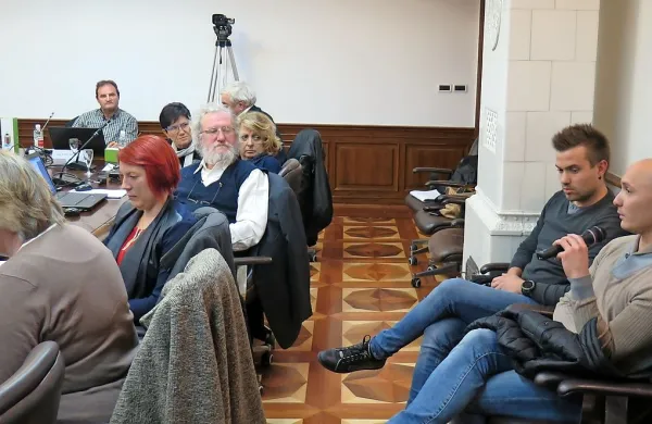 Na seji so svetniki prisluhnili tudi pobudnikoma za ustanovitev nove krajevne skupnosti, Janiju Komelu in Matjažu 
Možetu.