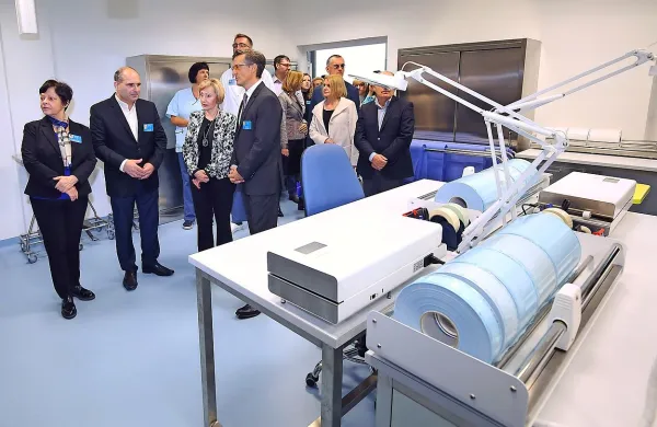 Nova sterilizacija SBI v nizu kletnih prostorov ima najsodobnejšo opremo za steriliziranje vseh potrebščin, od 
skalpela do postelje.  