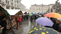 Dobršen del letošnjih štirih adventnih tednov je minil pod 
dežniki, tudi v Trstu. 