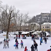 V Ljubljani so postavili razvejano drsališče, enega največjih v 
širši regiji. 