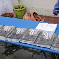 Knjiga Ricka Harscha Kamniti koraki po starih izolskih ulicah 
v ponatisu  
