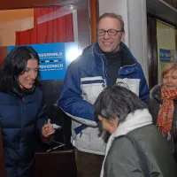 Anja Medved (levo) je pred desetimi leti “spovedala” na 
desetine domačinov, zdaj pa meni, da je čas za razmislek o 
tem, kako s projektom zbiranja spominov nadaljevati. 