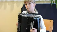 Lara Fortunat ima rada tudi matematiko,  biologijo,  atletiko ... 