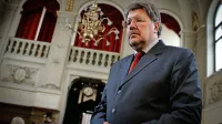 Koprsko okrožno sodišče je preklicalo predobravnavni narok 
za Igorja Bavčarja, ker je s sobtoženim predlagal prenos 
pristojnosti na drugo sodišče. 