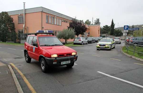 Zaradi sumljive pošiljke sta bila policista  tri ure v karanteni,  z njima je bil tudi občan, 
ki je prinesel pošiljko (fotografija je nastala ob novembrskem dogodku).