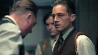 Babylon Berlin je svojo premiero doživel 13. oktobra na Sky 
Atlantic, prodali so jo v 60 držav, v Sloveniji pa si lahko vseh 
16 delov ogledate na HBO.