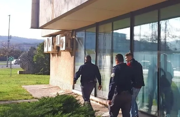 Izolana je sodišče zaradi poskusa uboja obsodilo na štiri leta 
in osem mesecev zapora.