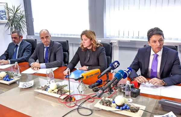 Zaradi odvzema pooblastil uprava Luke  ne more več sklepati poslov nad 100.000 evri.