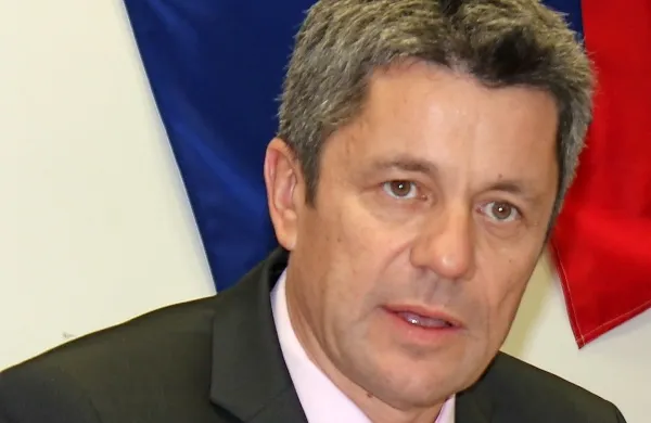  “Vas je strah, da ne bom sklical toliko sej in ne boste imeli toliko denarja?” je ob predlogu za 
preložitvi sprejema zdaj nezakonitega pravilnika o plačilih občinskih funkcionarjev  vprašal 
župan Igor Marentič.
