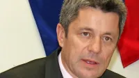  “Vas je strah, da ne bom sklical toliko sej in ne boste imeli toliko denarja?” je ob predlogu za 
preložitvi sprejema zdaj nezakonitega pravilnika o plačilih občinskih funkcionarjev  vprašal 
župan Igor Marentič.