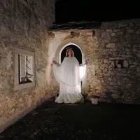 Vloge v živih jaslicah so prevzeli domačini iz Kazelj, prav tako 
tudi vsa druga opravila pri postavitvi predstave.  