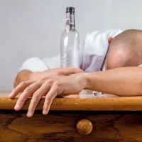 Temeljni nasvet: popijte le toliko, kot prenesete, sicer boste 
hitro omagali in s tem še kako škodili zdravju. 