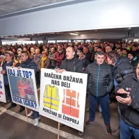 Zaposlene skrbi “brutalen napad na Luko