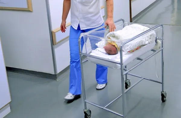 Do denarnega darila ob rojstvu otroka bodo leta 2018 
upravičeni vsi starši ne glede na prihodke. 