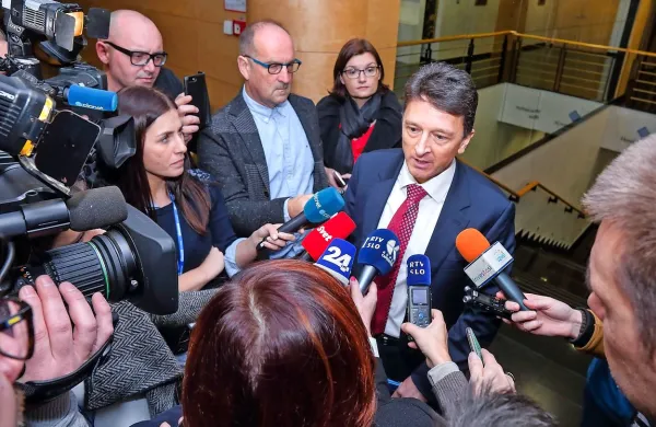 Predsednik uprave Luke Koper Dragomir Matić je današnje 
dogajanje na skupščini ocenil kot rezultat politične gonje.
