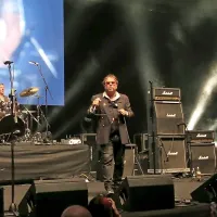 Ob 2.40 bo na SLO 2 koncert Pankrtov, ki so svoj 40. rojstni dan ovekovečili s koncertom v ljubljanskih Stožicah.