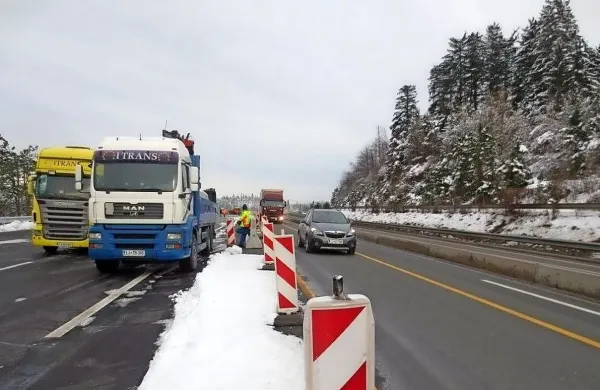 Ovire na viaduktu Ravbarkomanda so odstranili pred enim 
mesecem, z deli bodo ponovno začeli spomladi.
