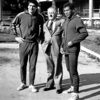 Na fotografiji iz leta 1975 je Mate Parlov med pripravami v 
lipici.  Ob njem sta menedžer Boris Kramaršič in sparing 
partner, Venezuelec Foestin. 
