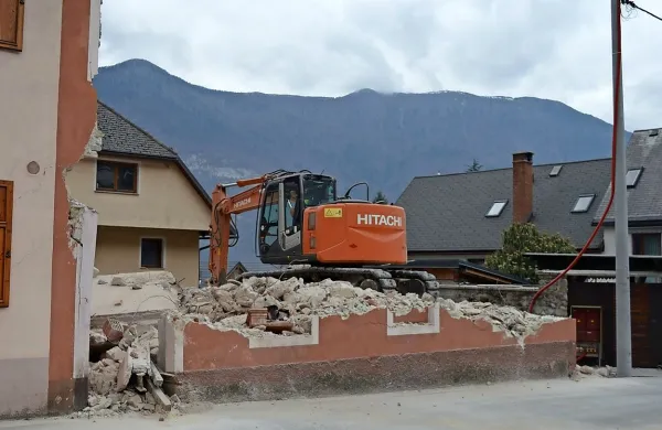 Za rušenje poškodovanih objektov ne bo več državnega
denarja.