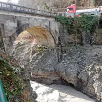 Poseg je razkril kanjon pod mostom na Mostu na Soči. 