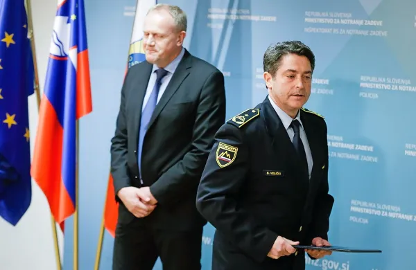 Marjan Fank (levo) se je včeraj upokojil in predal posle 
Simonu Veličkemu. 