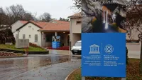 Zaposleni v parku Škocjanske jame se po parku in v bližnje 
kraje odslej vozijo z električnima avtomobiloma, ki manj 
onesnažujeta okolje.