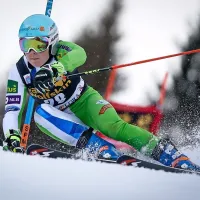 Meta Hrovat je po strmini nad domačim dvoriščem pridrvela 
na 13. mesto. 