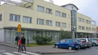 Dan po obisku v ljubljanski pediatrični kliniki se je moški z 
otrokom oglasil tudi v pediatrični ambulanti izolskega zdravstvenega doma.