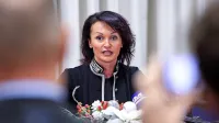 Lidia Glavina (na fotografiji) in Nada Drobne Popovič sta v 
skupni izjavi zapisali, da sta ocenili, da “politizacija teme in 
njene zlorabe v predvolilne namene, ki se je odvijala več dni 
po sprejetju sklepa nadzornega sveta in transparentne seznanitve javnosti istega dne, škoduje SDH kot instituciji in 
tudi nemotenemu opravljanju nalog