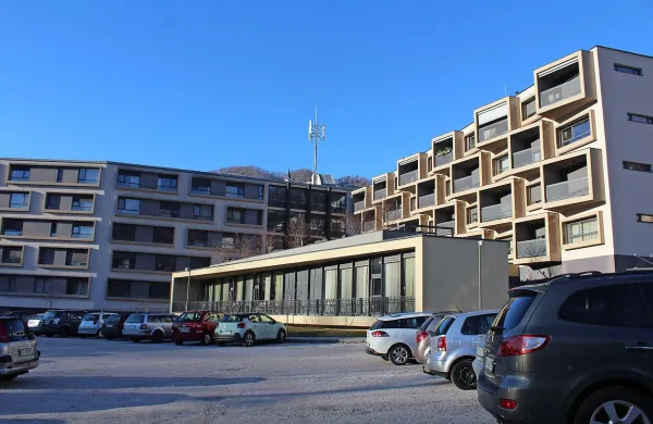 Težavna dostopnost in hude stiske starostnikov ter svojcev po menjavi direktorjev v 
razkošnem domu upokojencev ne bodo izginile.