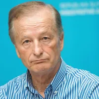 Metod Mezek: “V ceni zdravstvenih storitev 
zavodi nimajo plačanih vseh stroškov dela, 
predvsem tistih ne, ki jih narekuje zakon.”