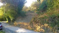 Vdrt suhozid ob cesti med Fieso in  Pacugom.