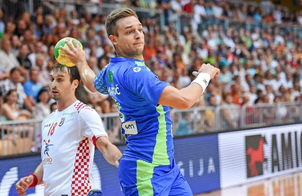Gašper Marguč je bil   ob Blažu Jancu s štirimi zadetki najboljši strelec Slovenije na 
sinočnji tekmi s Srbijo. 