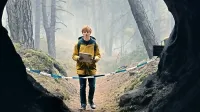 Glavno vlogo v Dark ima Louis Hofmann kot Jonas Kahnwald, 
ki se odloči nepojasnjenim zadevam v Windnu priti do dna.