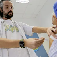 Zdravnik Mario Fafangel v novogoriški enoti NIJZ ugotavlja, 
da se je  okrepil odziv za cepljenje proti gripi.   