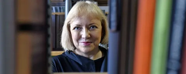 Dr. Renata Salecl pravi, da Slovenci že dolgo nismo imeli 
stranke, ki bi delovala dosledno.
