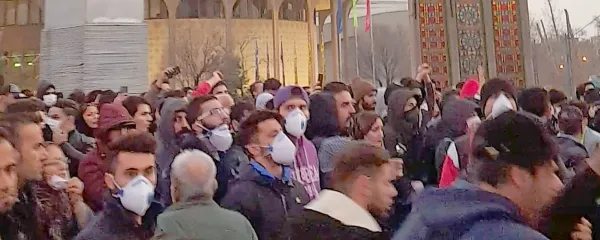 V Iranu protestirajo zlasti mlajši, ki si želijo svetlejše perspektive.
