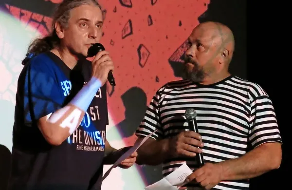 Predrag Lucić (levo) je veliko nastopal z Borisom Dežulovićem, starim 
soborcem z legendarnega satiričnega časopisa Feral Tribune.