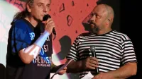 Predrag Lucić (levo) je veliko nastopal z Borisom Dežulovićem, starim 
soborcem z legendarnega satiričnega časopisa Feral Tribune.