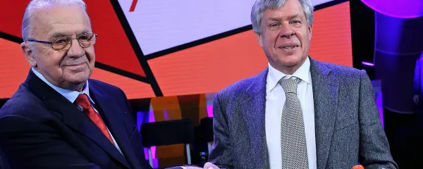 Lanskoletna zmagovalca, pobudnika postavitve spomenika 
slovenskim vojakom, padlim med soško fronto, v Doberdobu, Vasja Klavora (levo) in Igor Komel. 