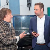 Mef in odgovorni urednik TV Koper Matej Sukič sta stara 
znanca. Čez teden dni se bosta srečala na odru v Sežani. 